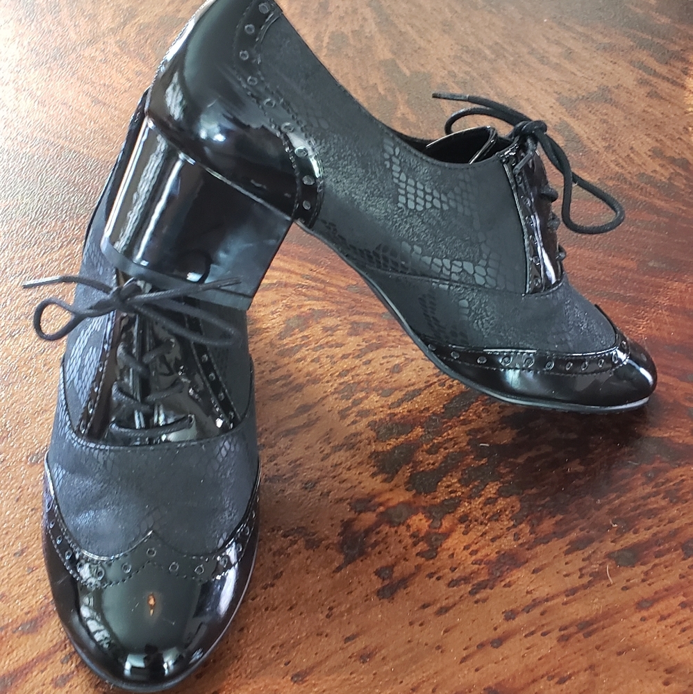Hush Puppies oxfords, block heel, 9